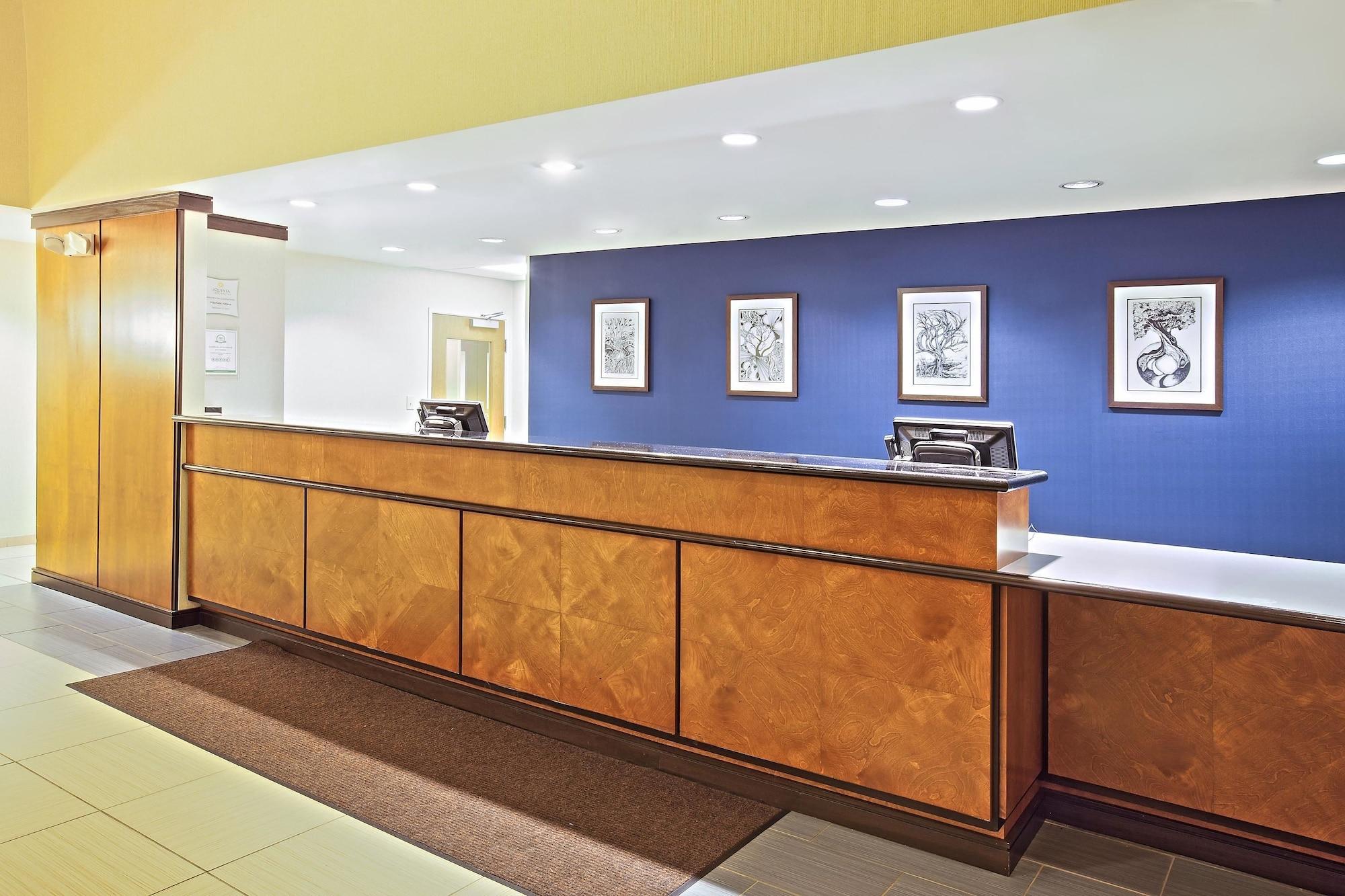 La Quinta By Wyndham Indianapolis Airport Plainfield Hotel Bagian luar foto