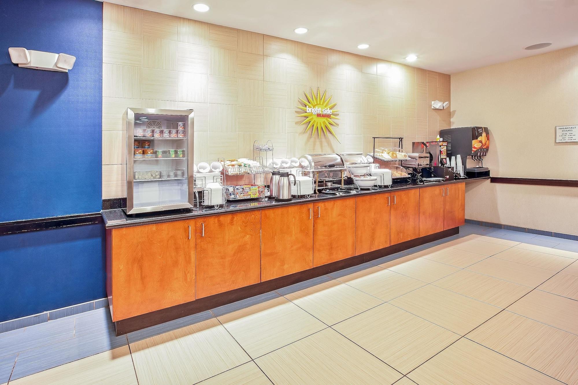 La Quinta By Wyndham Indianapolis Airport Plainfield Hotel Bagian luar foto