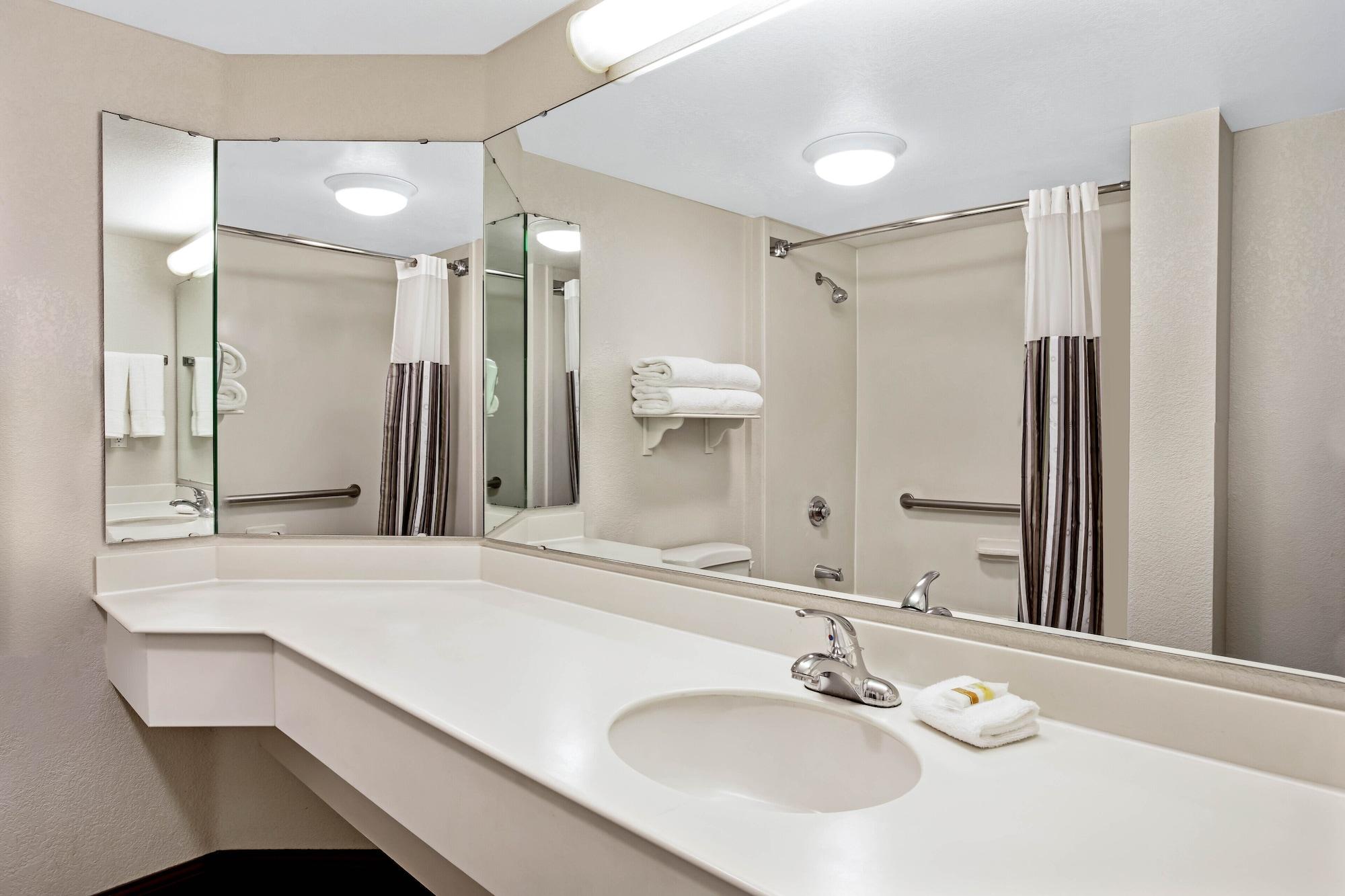 La Quinta By Wyndham Indianapolis Airport Plainfield Hotel Bagian luar foto