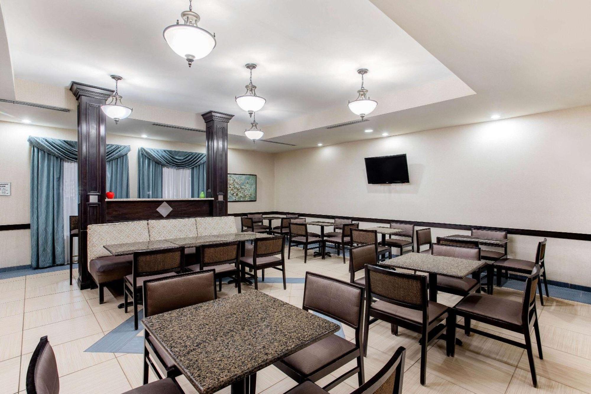 La Quinta By Wyndham Indianapolis Airport Plainfield Hotel Bagian luar foto