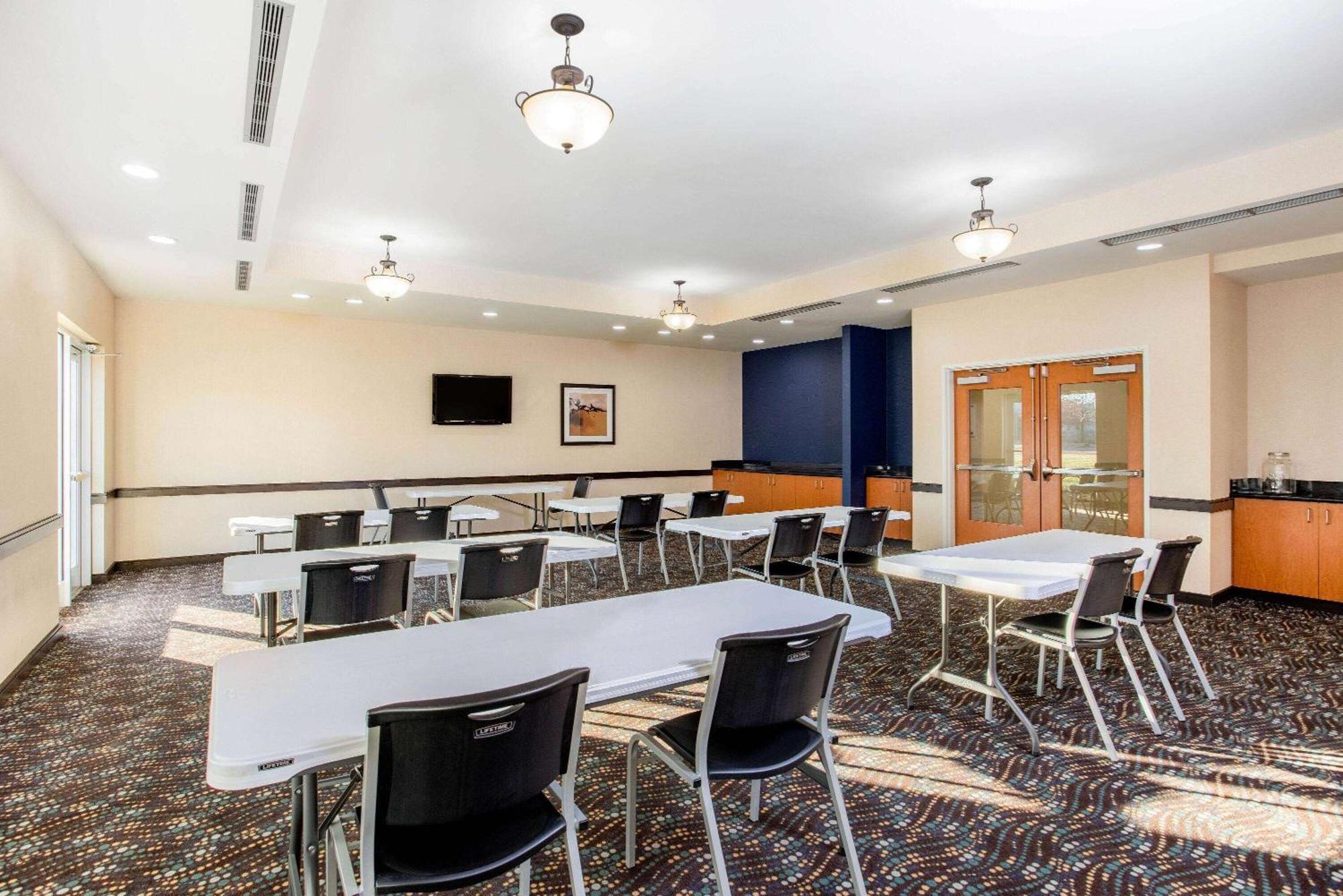 La Quinta By Wyndham Indianapolis Airport Plainfield Hotel Bagian luar foto