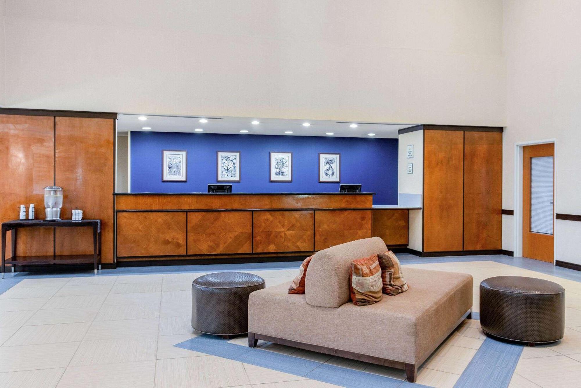 La Quinta By Wyndham Indianapolis Airport Plainfield Hotel Bagian luar foto